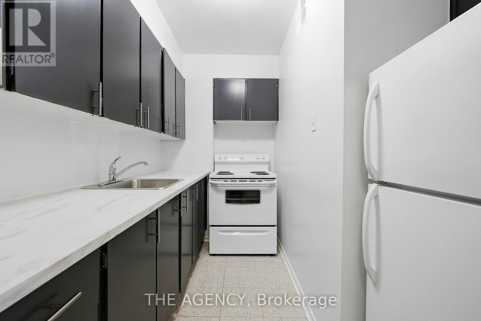 2204A-2350 Dundas Street W, Toronto, ON, M6P 4B1 - 4