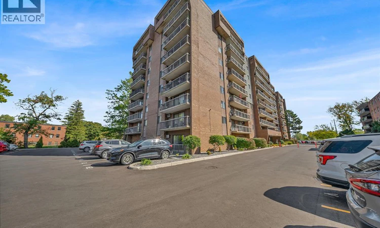 206-3936 Wyandotte Street East