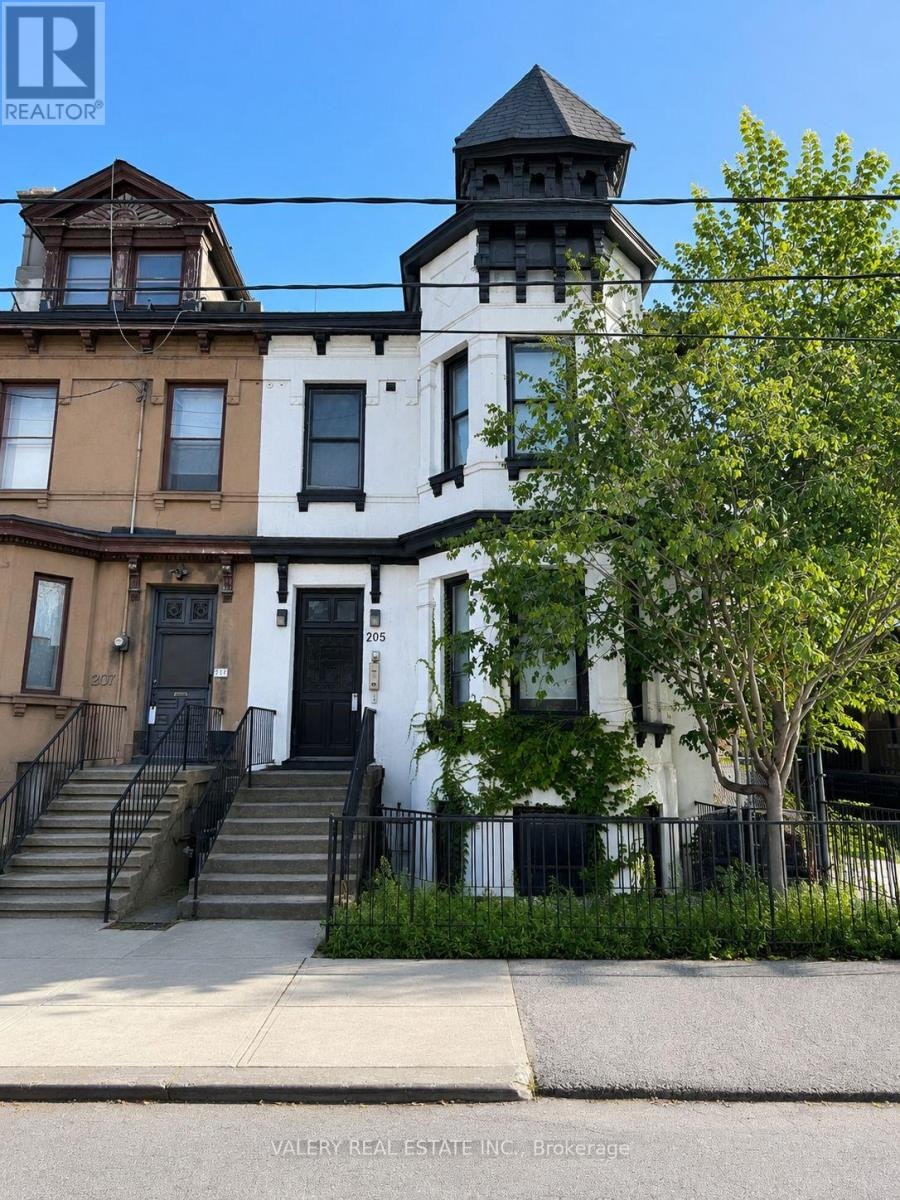 7-205 Gerrard Street E, Toronto, ON, M5A 2E7