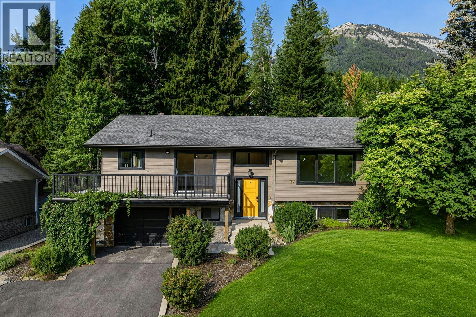 17 Parkland Drive, Fernie, BC, V0B 1M5
