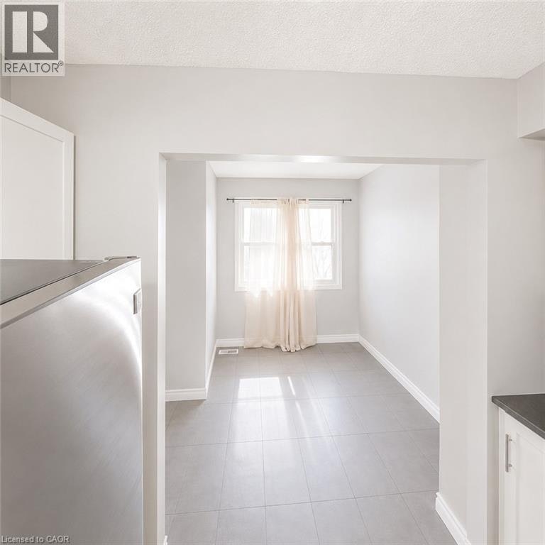 3-513 Quiet Place, Waterloo, ON, N2L 5L6 - 3