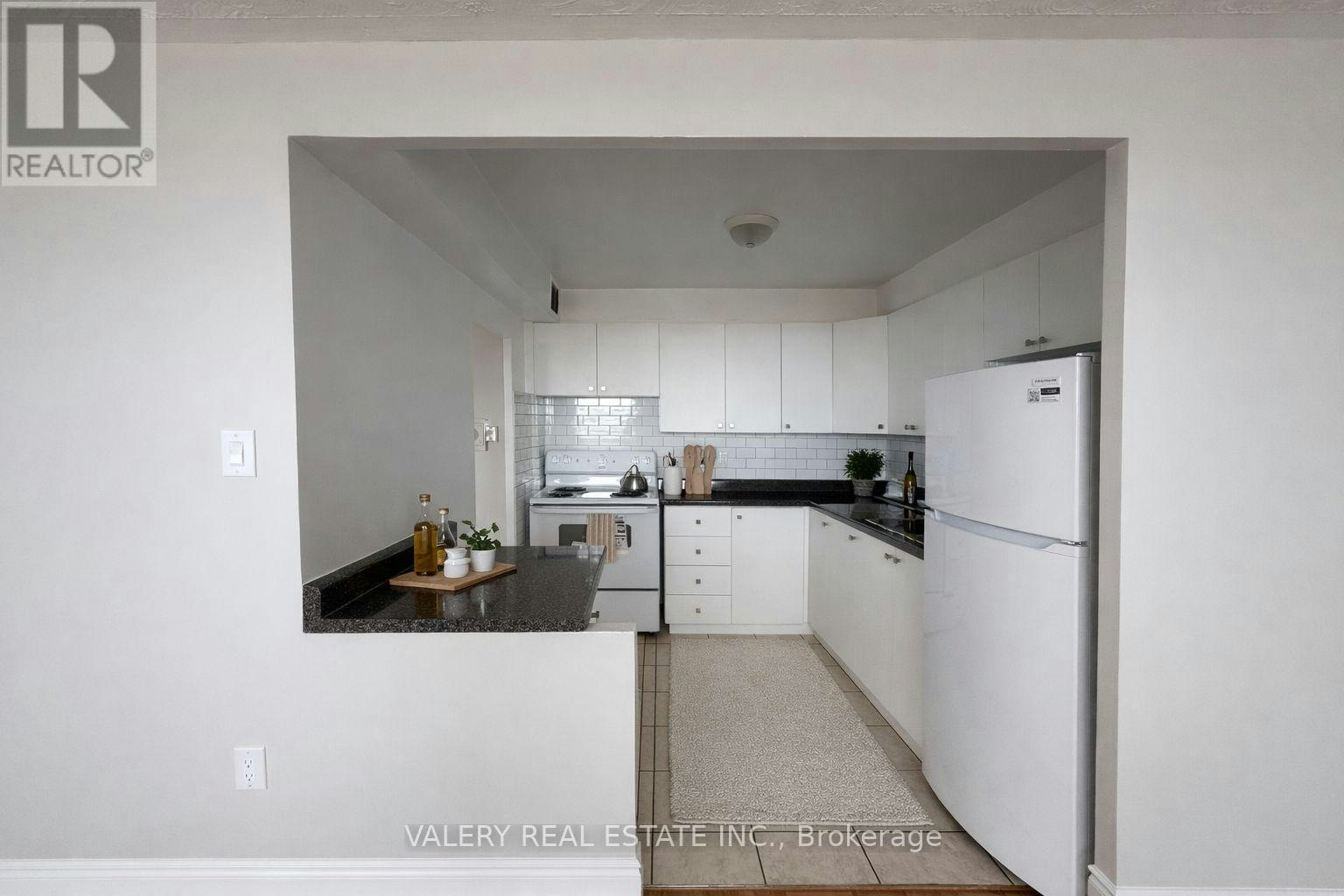 100-890 Jane Street, Toronto, ON, M6N 4C3 - 3
