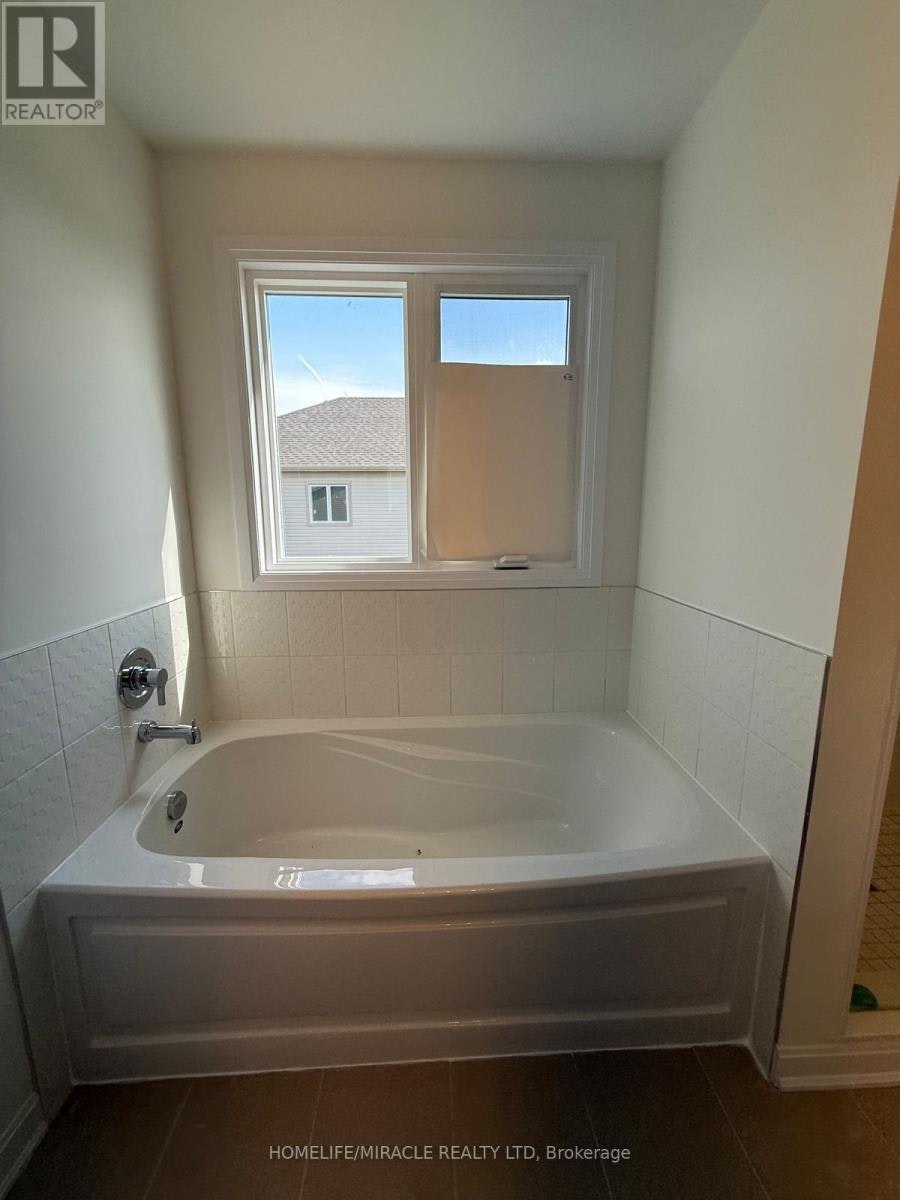 35 Royal Oak Crescent, Loyalist, ON, K0H 1G0 - 28
