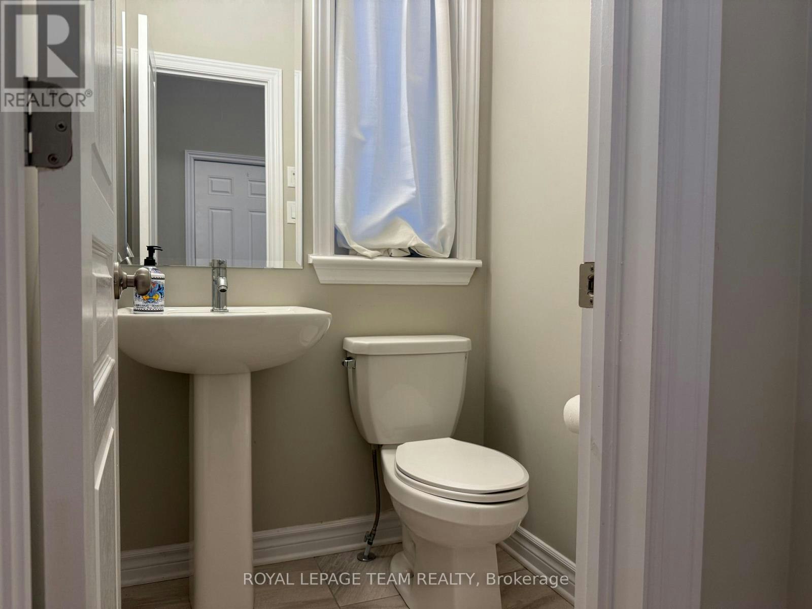 82 Warrior Street, Ottawa, ON, K2V 0M2 - 4