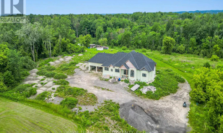 1695 Old Montreal Road