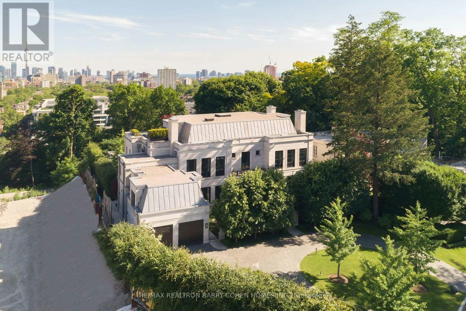17 Ardwold Gate, Toronto, ON, M5R 2W1