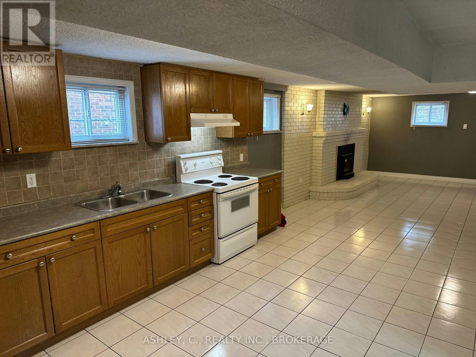 BSMT-2546 Palisander Avenue, Mississauga, ON, L5B 2L2 - 2