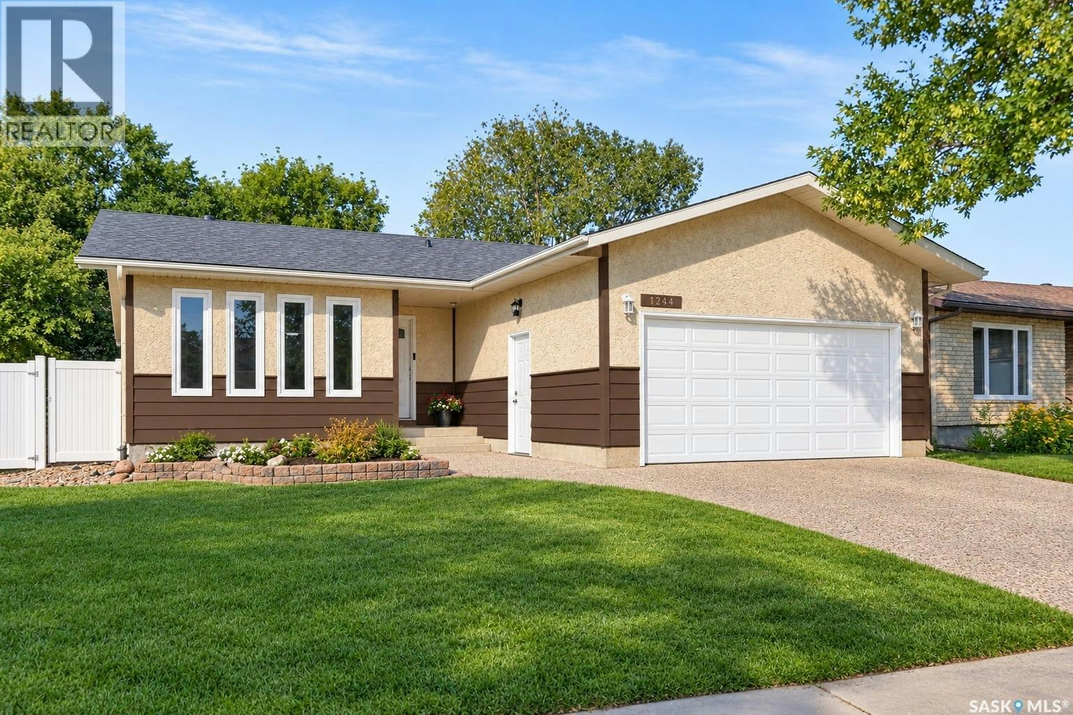 1214 Devonshire Drive N, Regina, SK, S4X 3E1