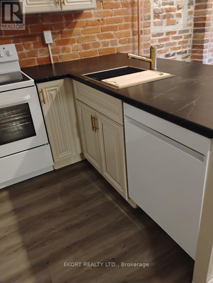 6-251 Front Street, Belleville, ON, K8N 2Z6 - 4