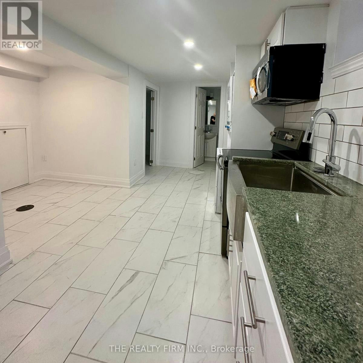 LOWER-6 Lapp Street, Toronto, ON, M6N 3W6 - 4