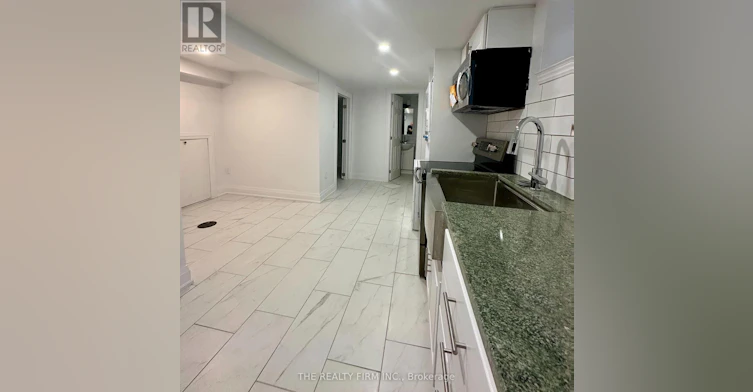 LOWER-6 Lapp Street, Toronto, ON, M6N 3W6 - 4