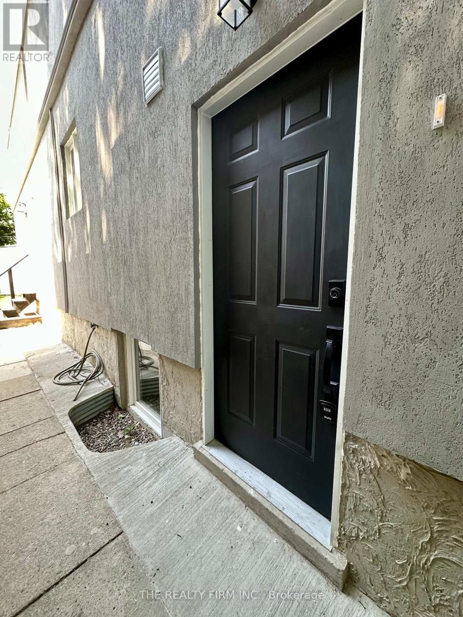 LOWER-6 Lapp Street, Toronto, ON, M6N 3W6 - 2