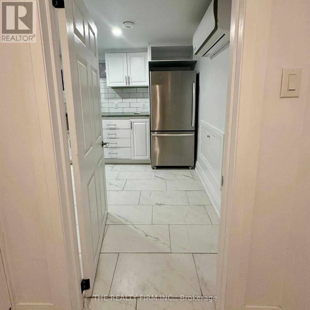 LOWER-6 Lapp Street, Toronto, ON, M6N 3W6 - 3