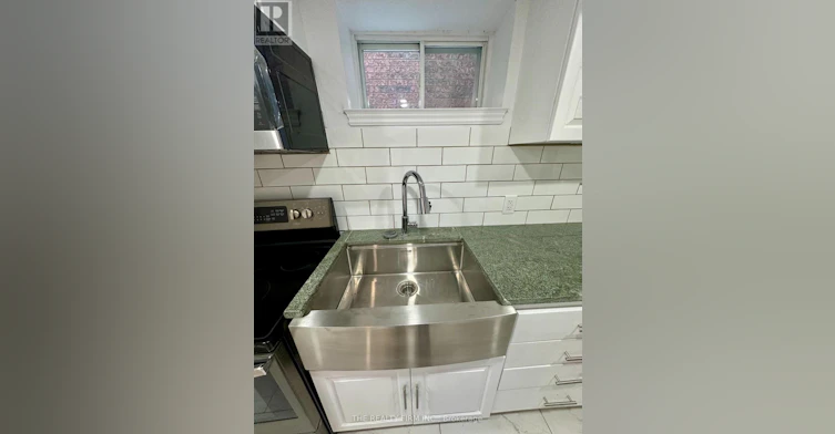 LOWER-6 Lapp Street, Toronto, ON, M6N 3W6 - 9