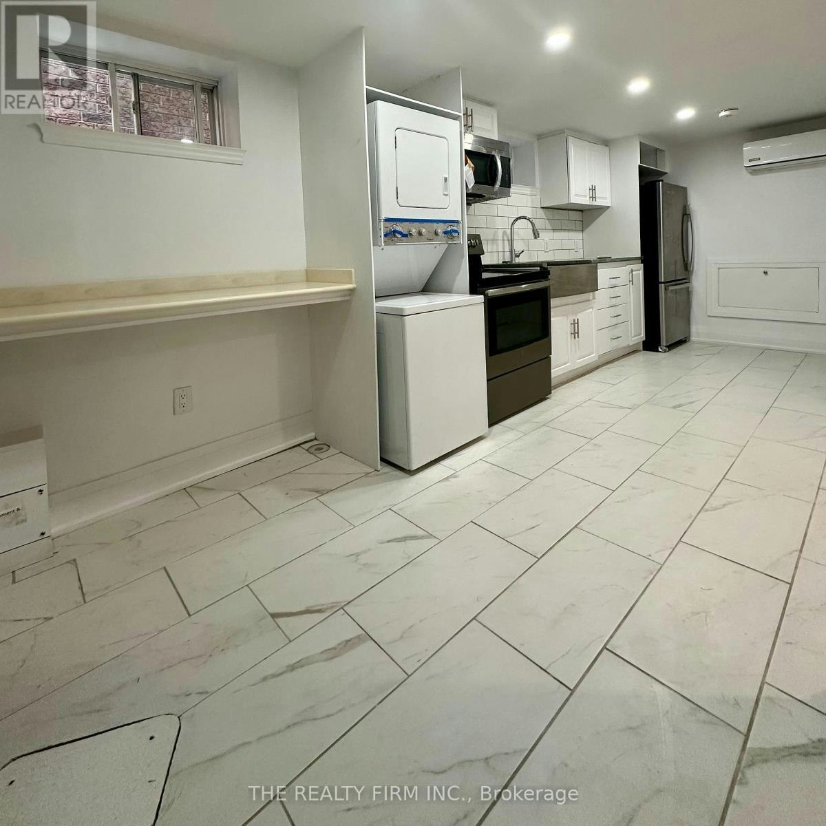 LOWER-6 Lapp Street, Toronto, ON, M6N 3W6 - 6