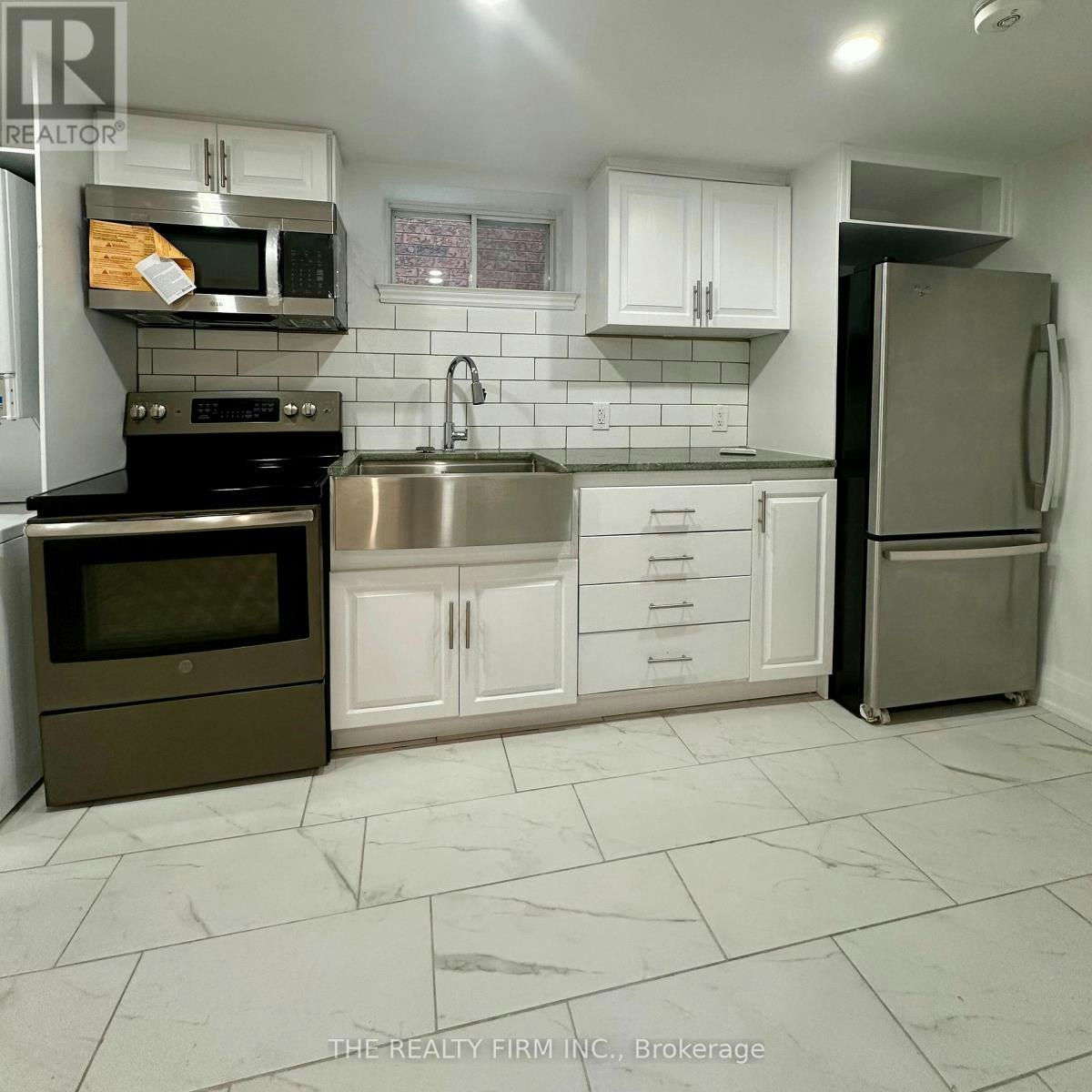 LOWER-6 Lapp Street, Toronto, ON, M6N 3W6 - 10