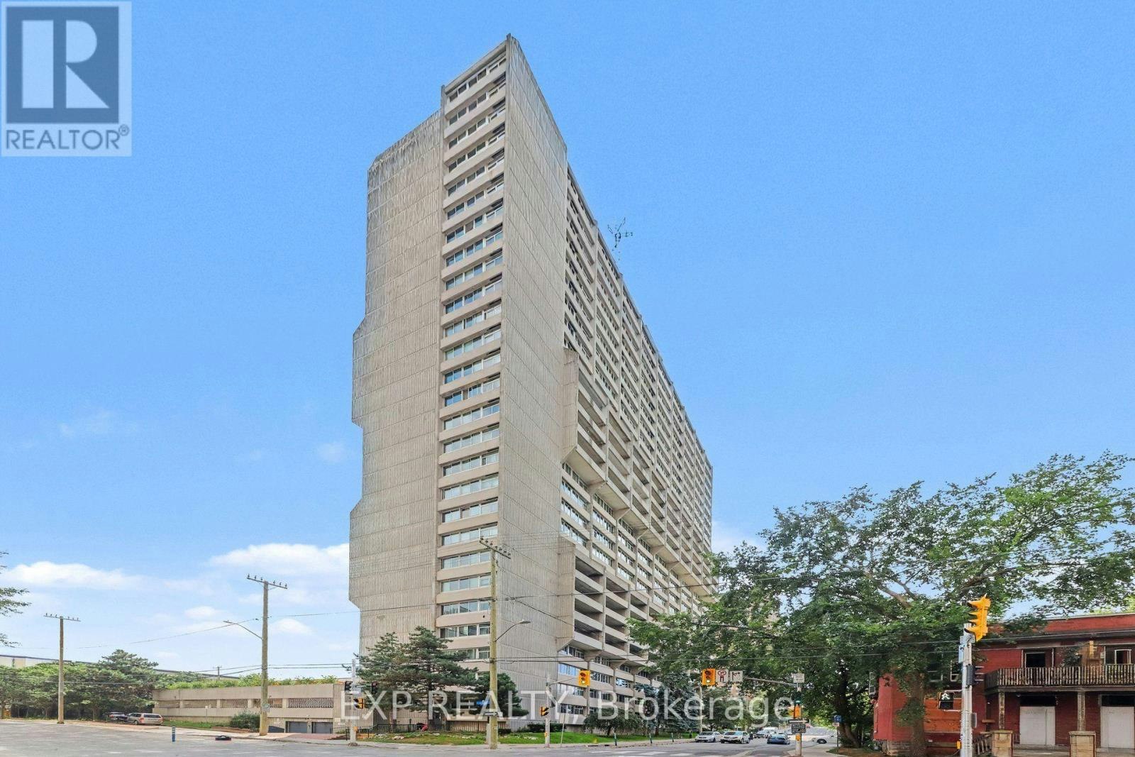 204-500 Laurier Avenue W, Ottawa, ON, K1R 5E1 - 2