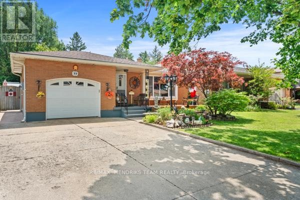 33 Meadowbrook Crescent, St. Catharines, ON, L2M 7G8