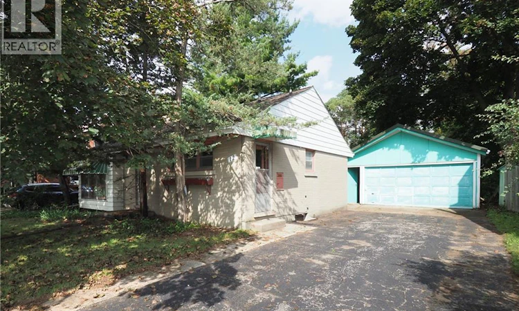 12 Oakwood Avenue