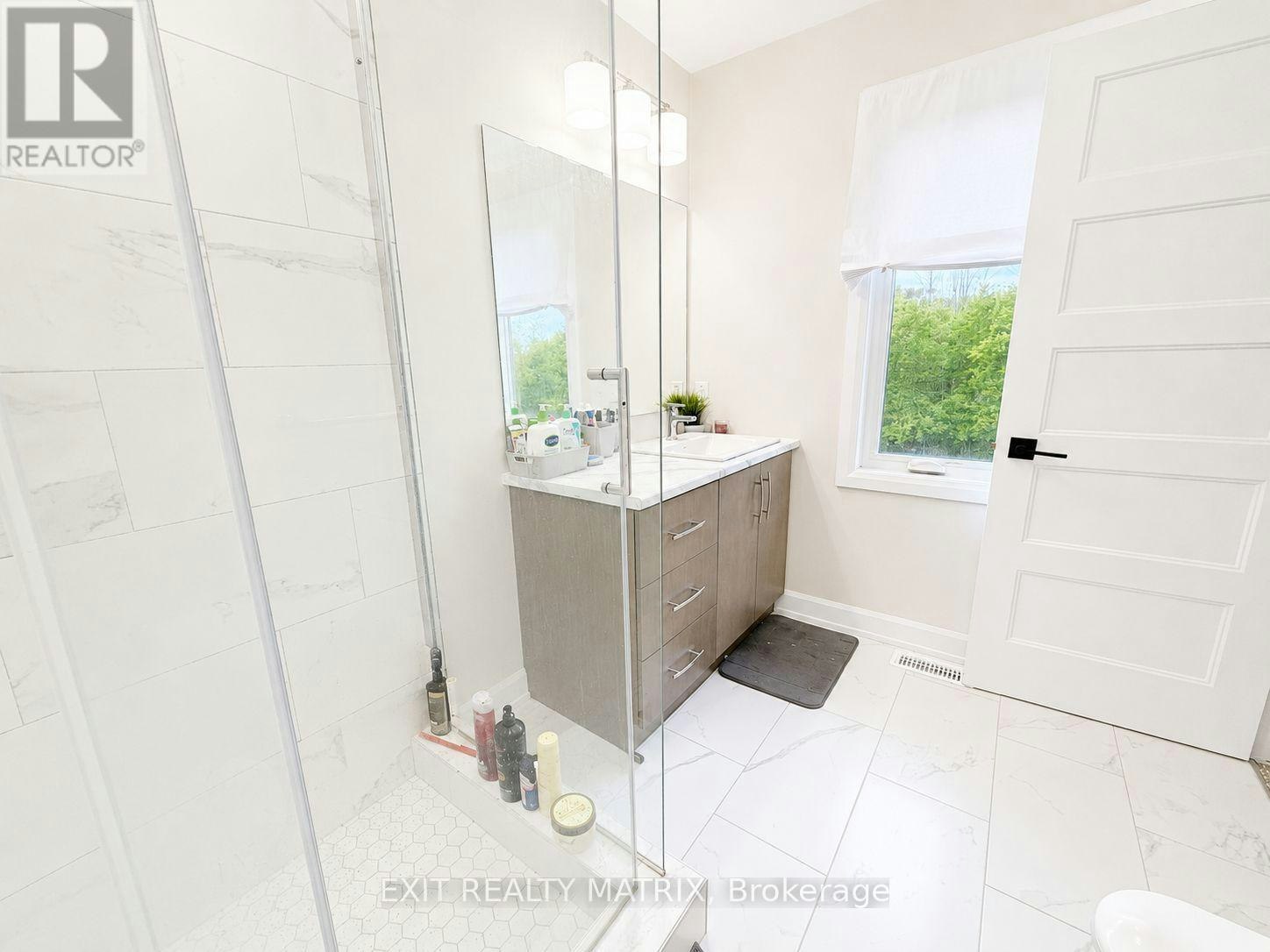 1002 Cologne Street, Russell, ON, K0A 1W0 - 9