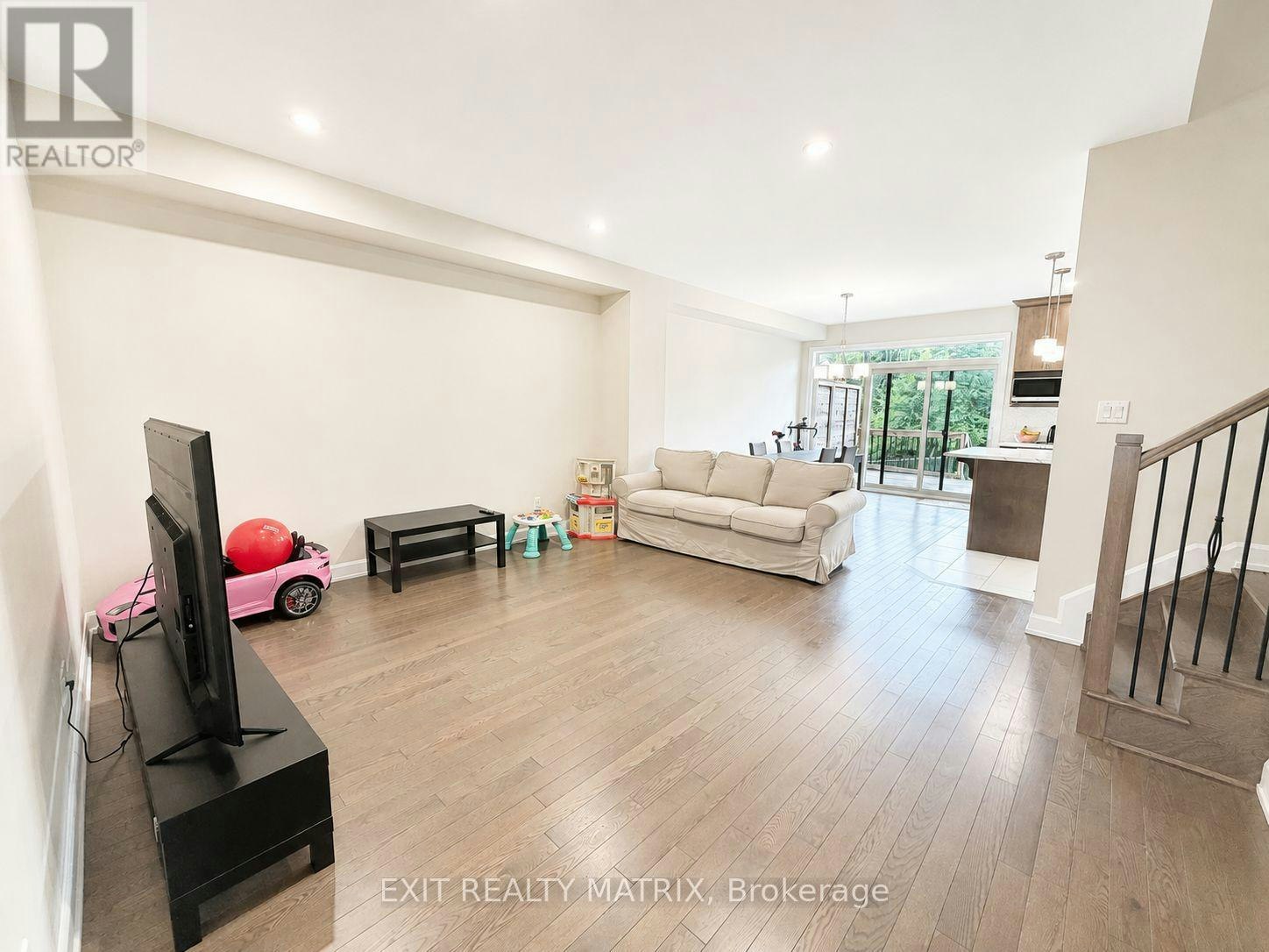 1002 Cologne Street, Russell, ON, K0A 1W0 - 3