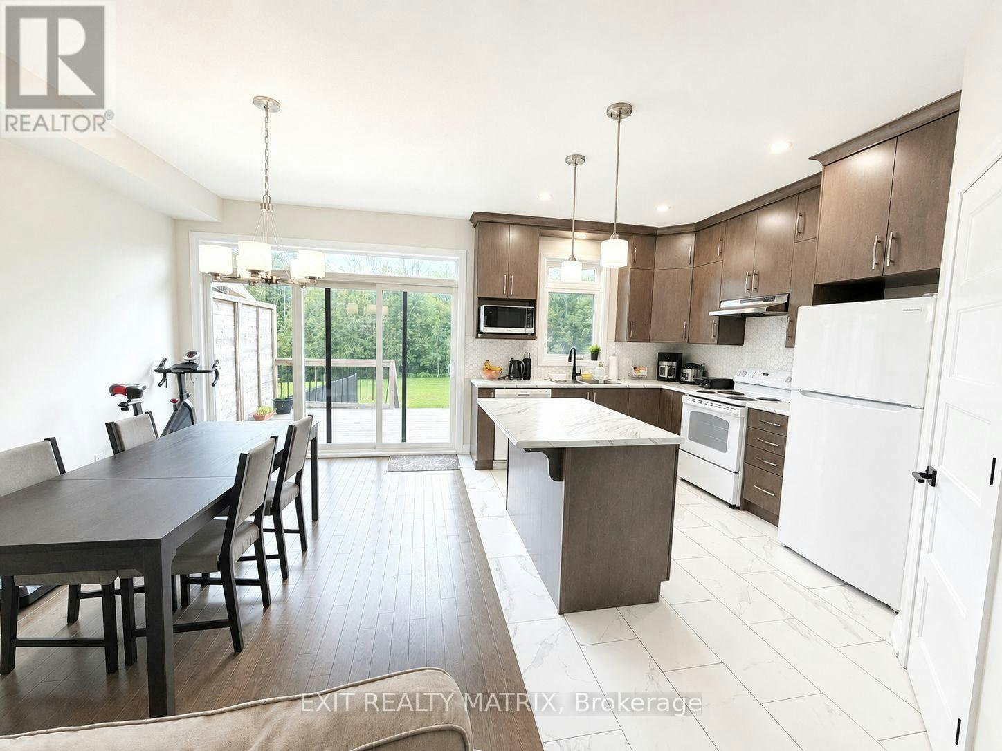 1002 Cologne Street, Russell, ON, K0A 1W0 - 2