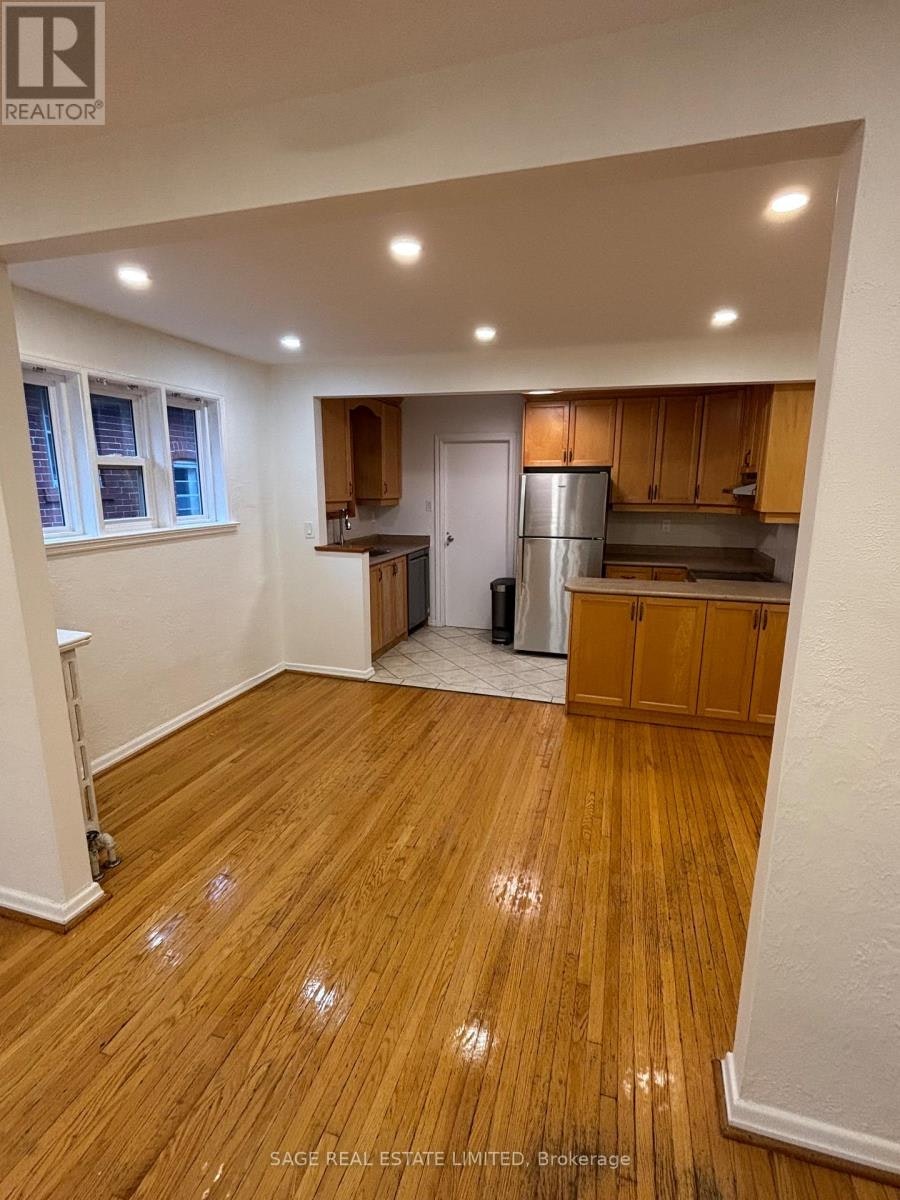 75 Burnaby Boulevard, Toronto, ON, M5N 1G3 - 6