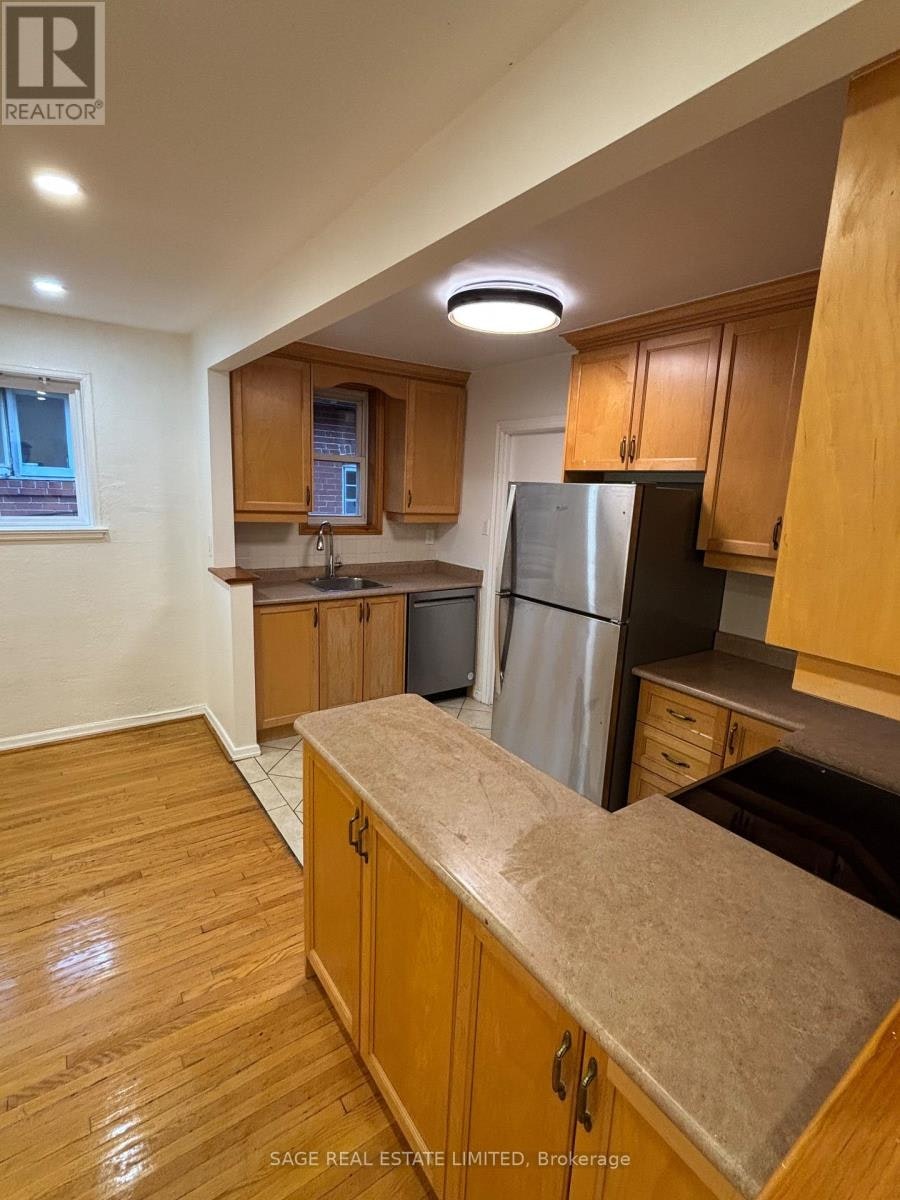 75 Burnaby Boulevard, Toronto, ON, M5N 1G3 - 8