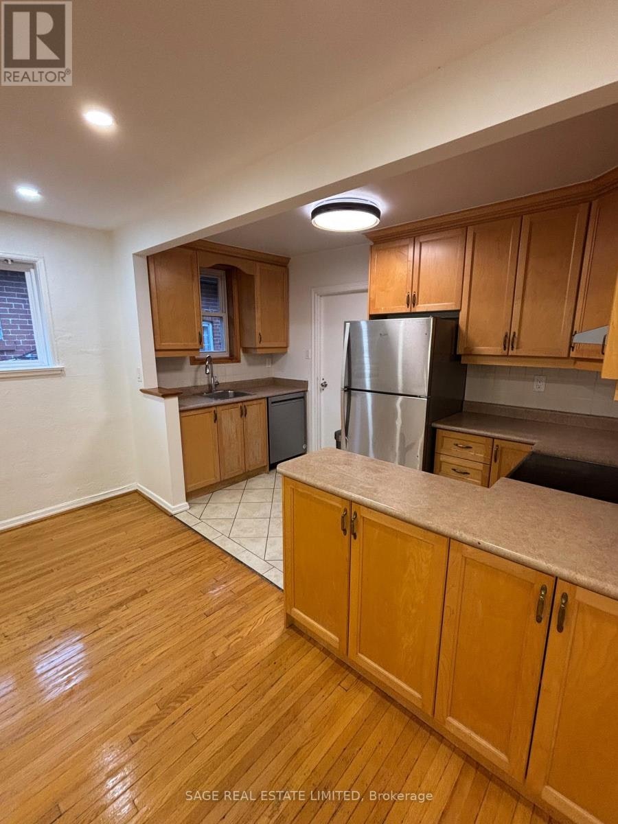 75 Burnaby Boulevard, Toronto, ON, M5N 1G3 - 7