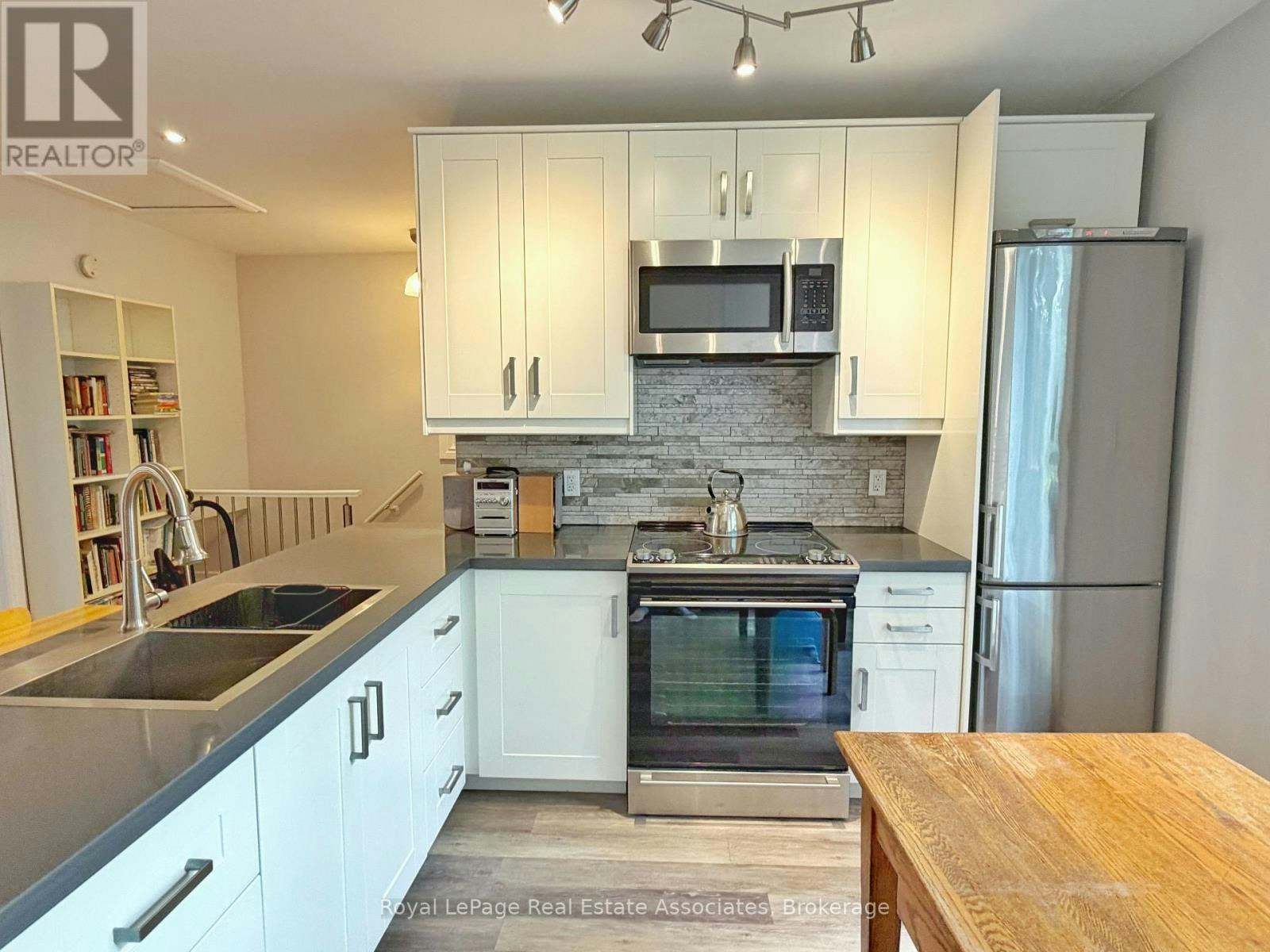 UPPER-157 Glenmore Road, Toronto, ON, M4L 3M2 - 5