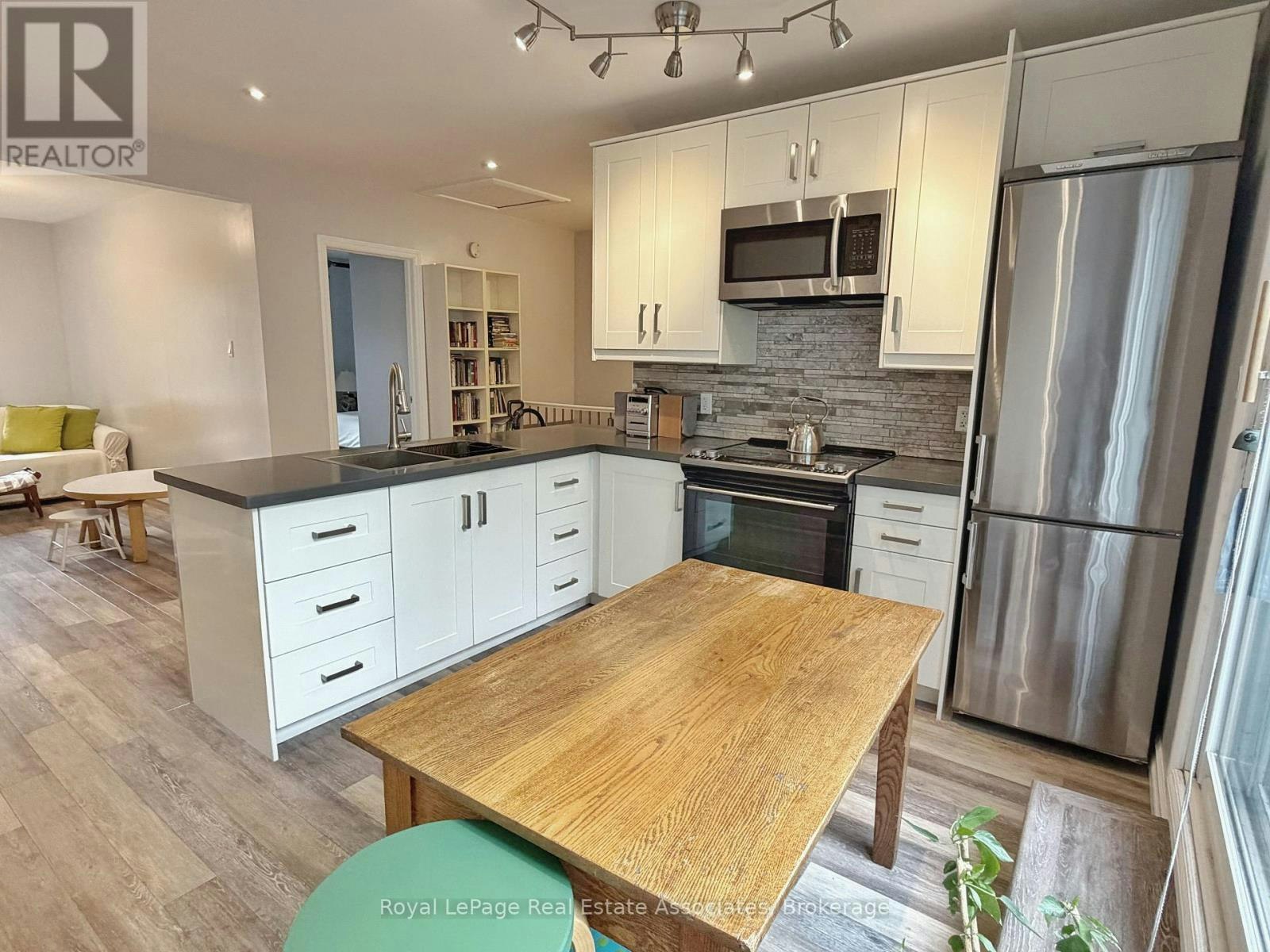 UPPER-157 Glenmore Road, Toronto, ON, M4L 3M2 - 6