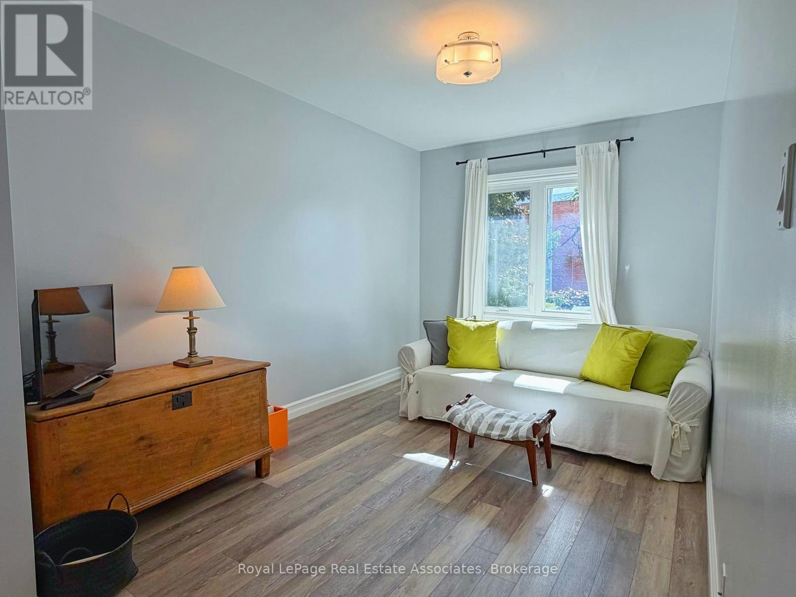 UPPER-157 Glenmore Road, Toronto, ON, M4L 3M2 - 3