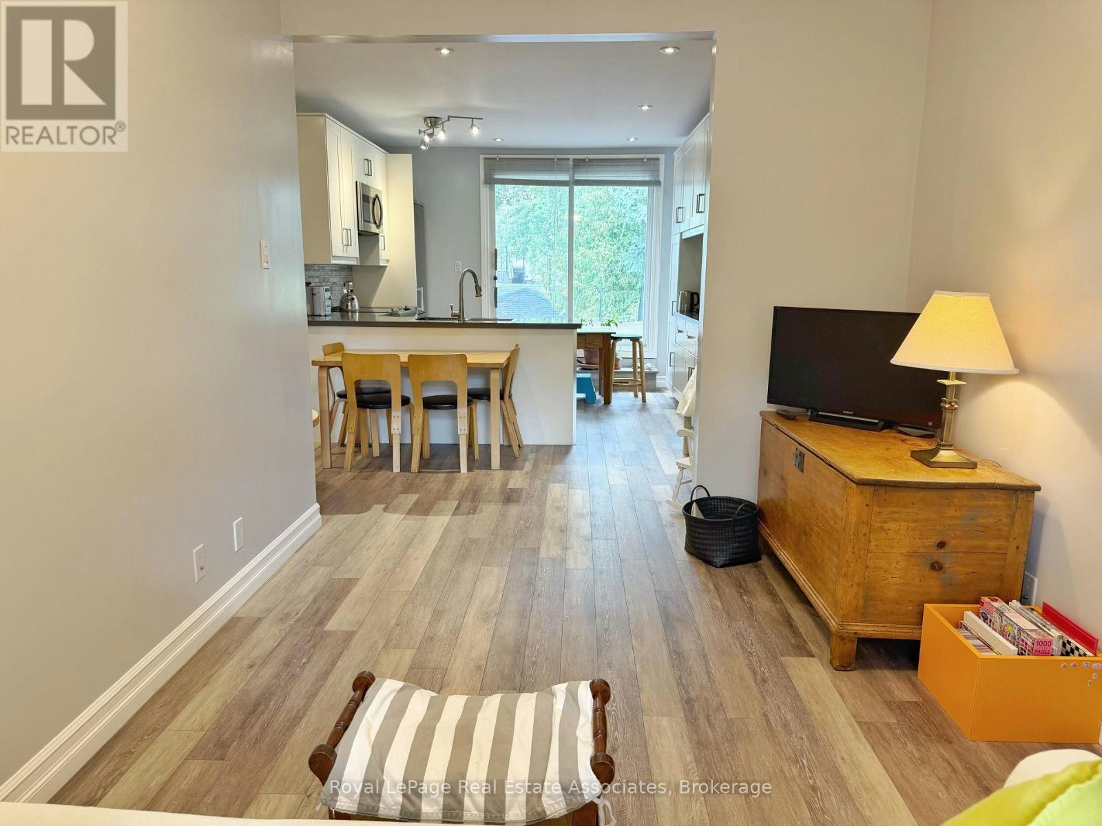 UPPER-157 Glenmore Road, Toronto, ON, M4L 3M2 - 2
