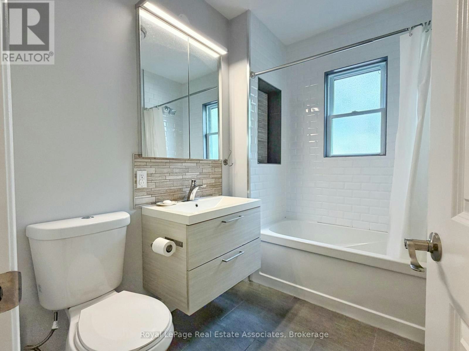 UPPER-157 Glenmore Road, Toronto, ON, M4L 3M2 - 10