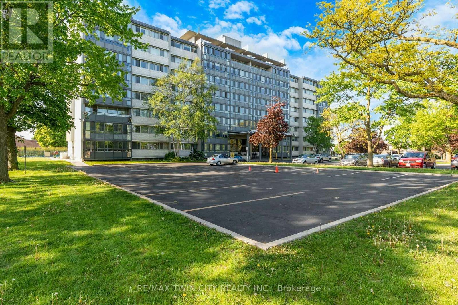 306-24 Midland Drive, Kitchener, ON, N2A 2A8 - 2