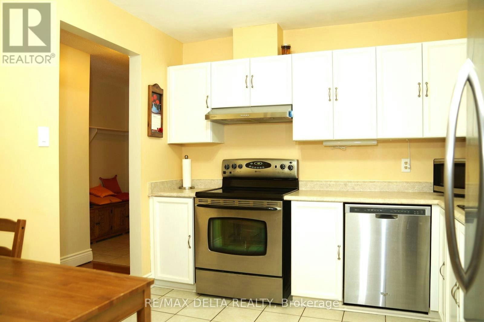 341 Kennedy Lane E, Ottawa, ON, K1E 3P3 - 4