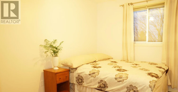 341 Kennedy Lane E, Ottawa, ON, K1E 3P3 - 8