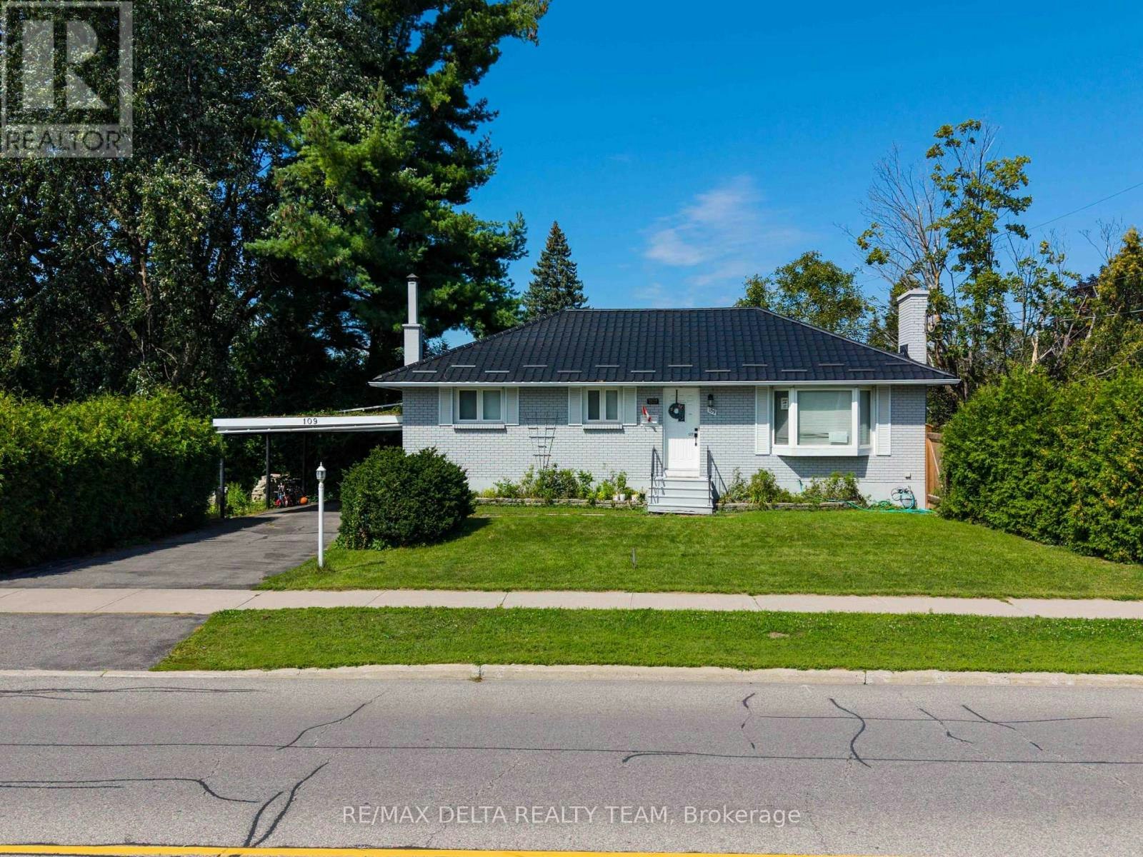 109 Meadowlands Drive W, Ottawa, ON, K2G 2S1