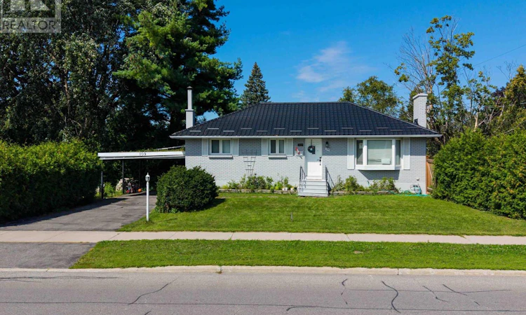 109 Meadowlands Drive W