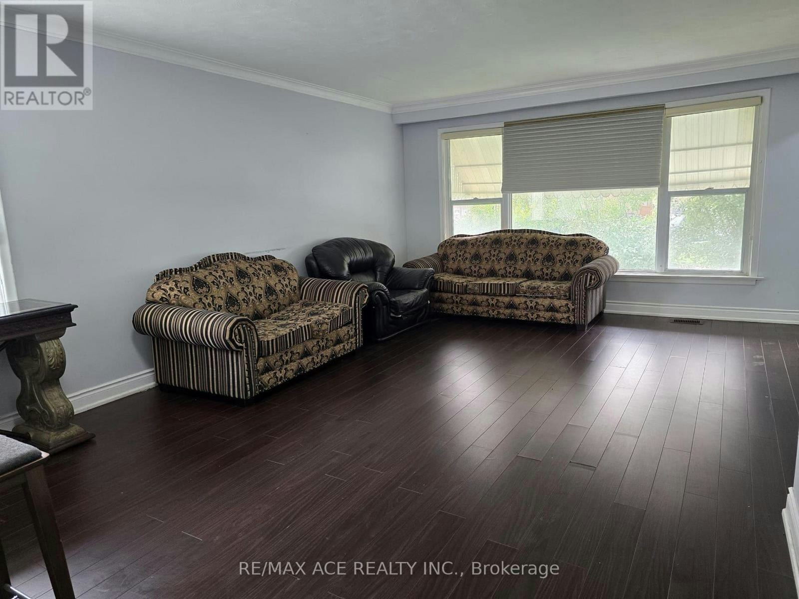 55 Brenda Crescent, Toronto, ON, M1K 3C5 - 3