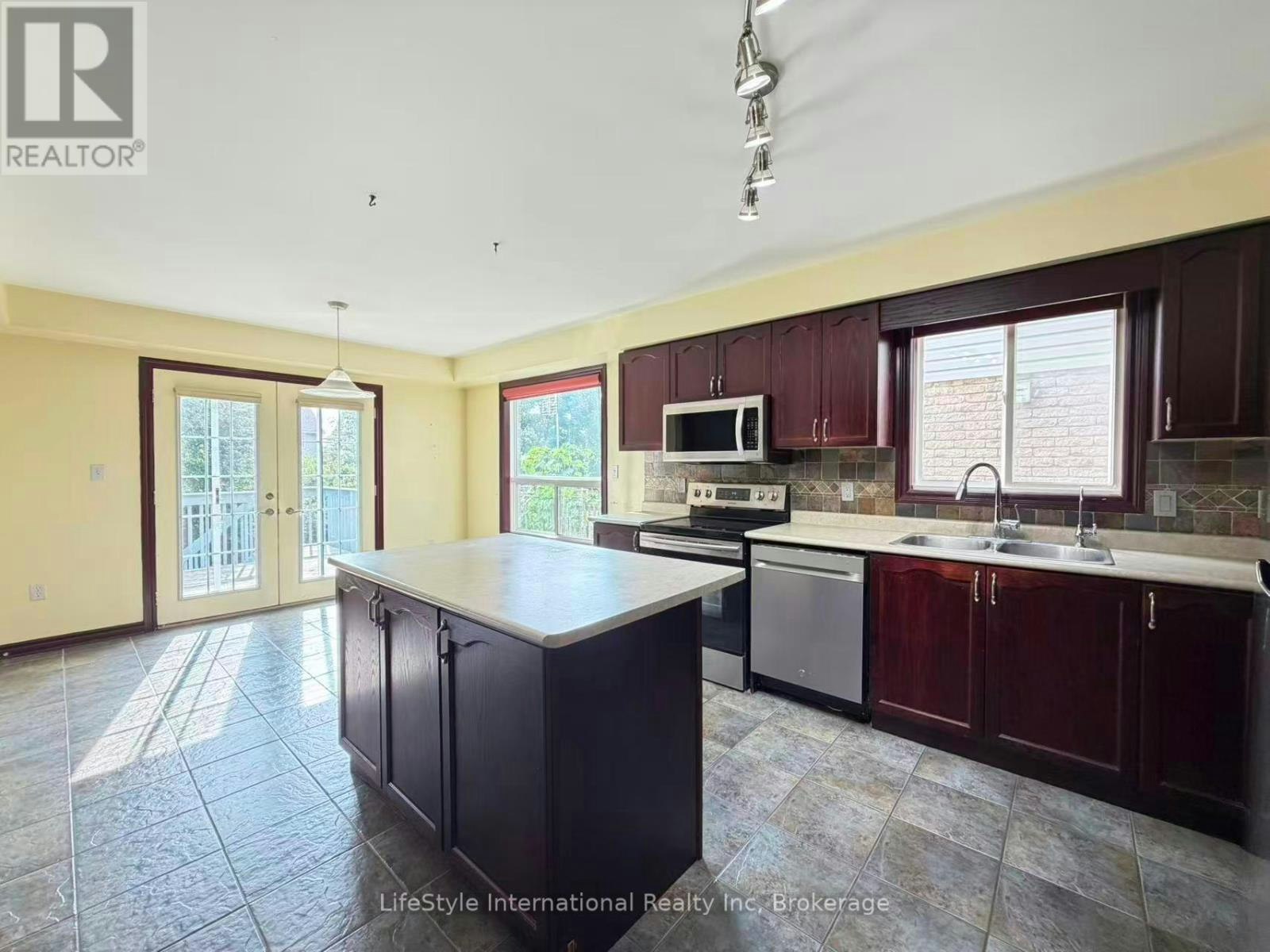 MAIN-16 Lynch Circle, Guelph, ON, N1L 1R5 - 14