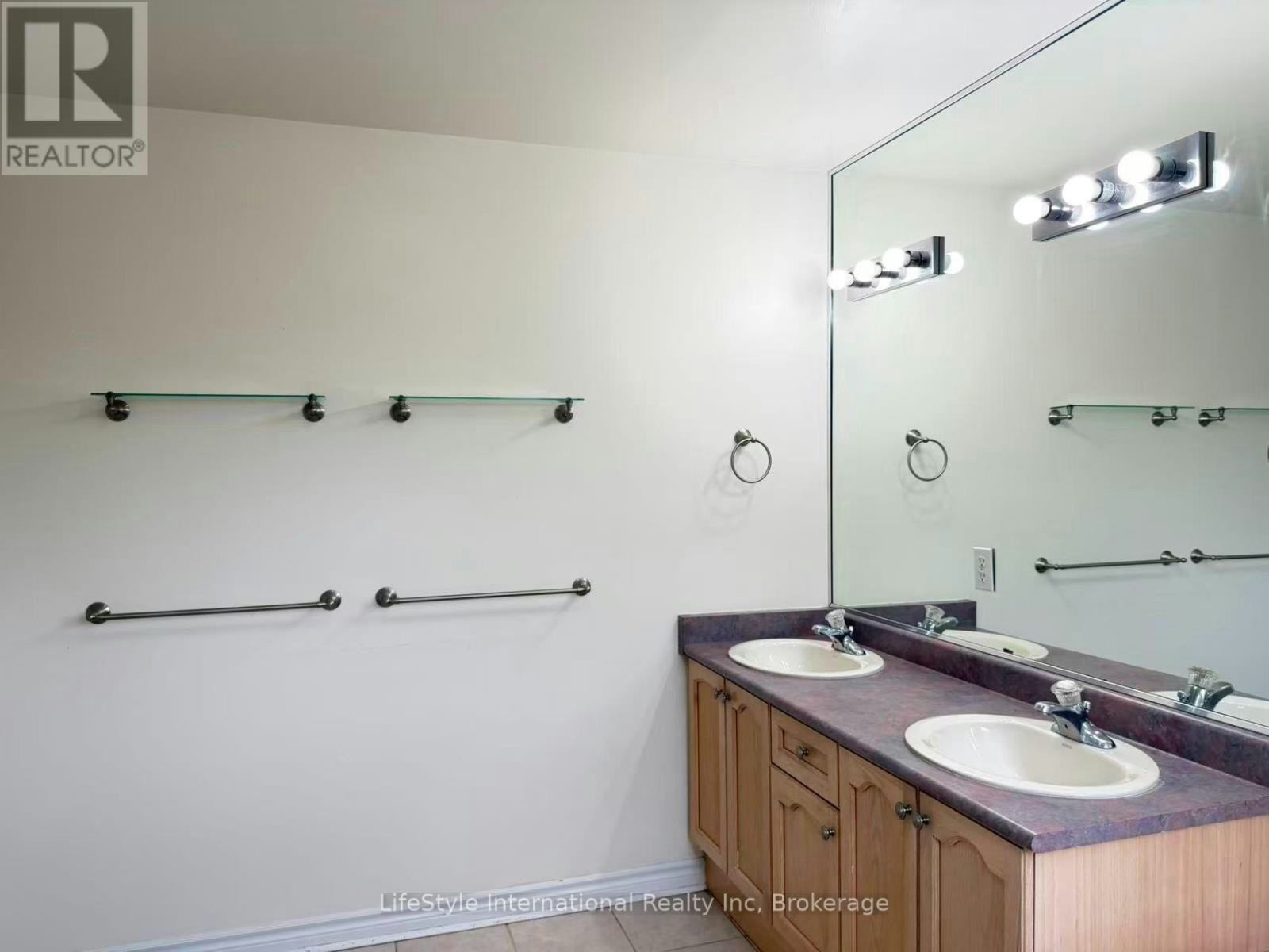 MAIN-16 Lynch Circle, Guelph, ON, N1L 1R5 - 27