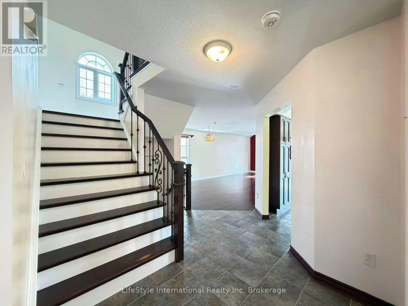 MAIN-16 Lynch Circle, Guelph, ON, N1L 1R5 - 5