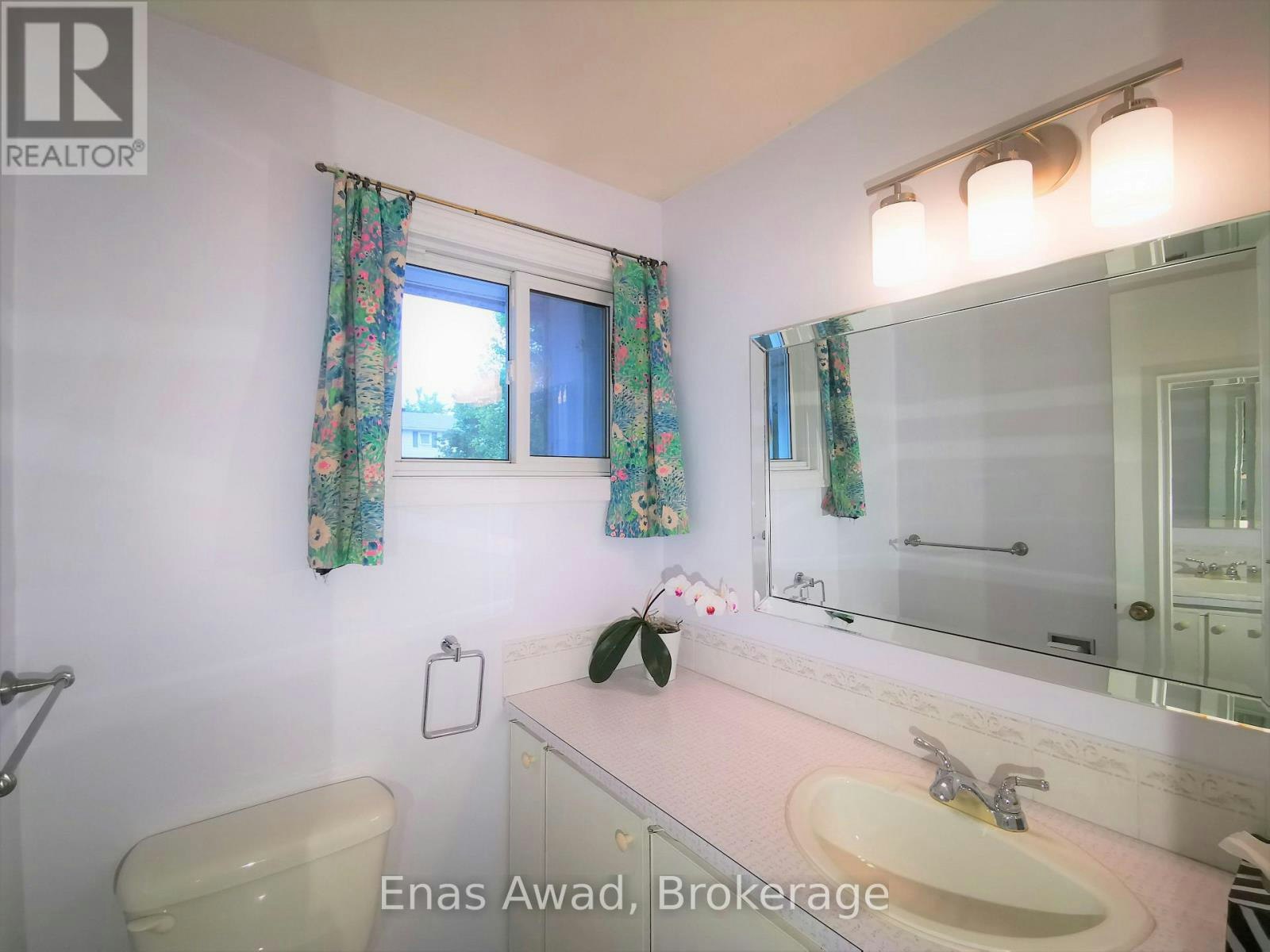2026 Kings Grove Crescent, Ottawa, ON, K1J 7Z1 - 12