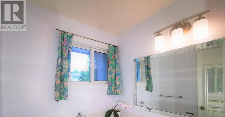 2026 Kings Grove Crescent, Ottawa, ON, K1J 7Z1 - 12