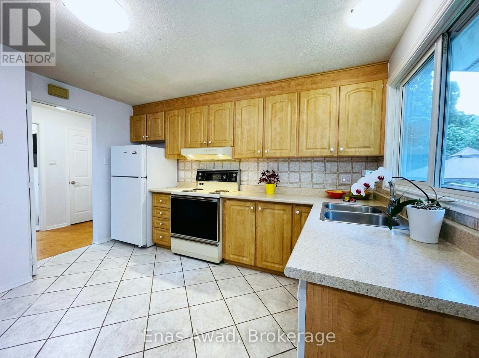 2026 Kings Grove Crescent, Ottawa, ON, K1J 7Z1 - 5
