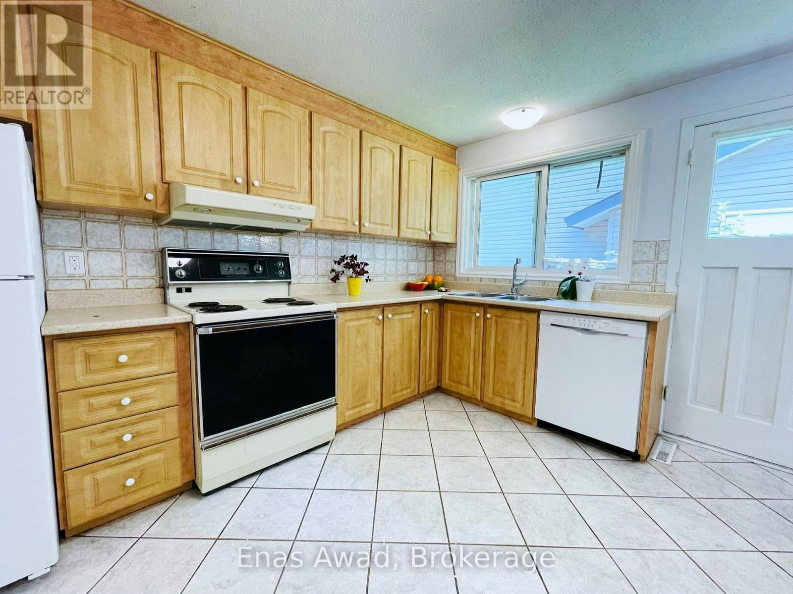 2026 Kings Grove Crescent, Ottawa, ON, K1J 7Z1 - 4