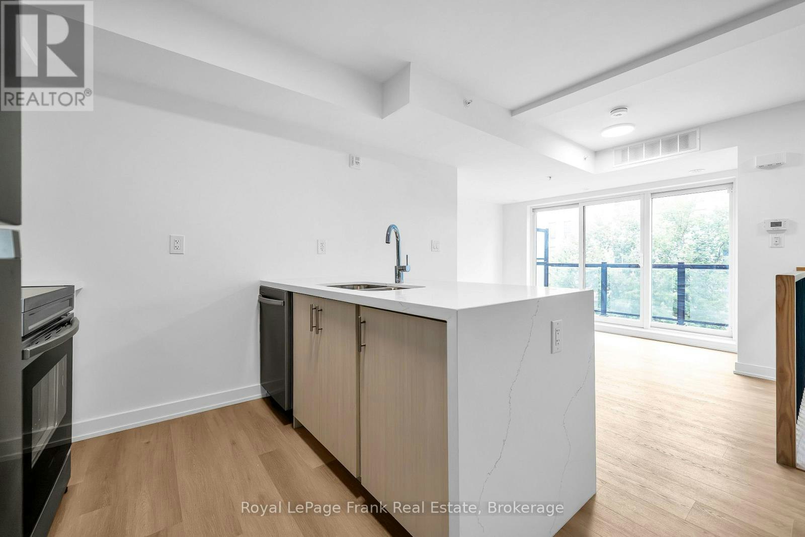 2-200 Railway Engine House Way, Whitby, ON, L1N 0P7 - 9