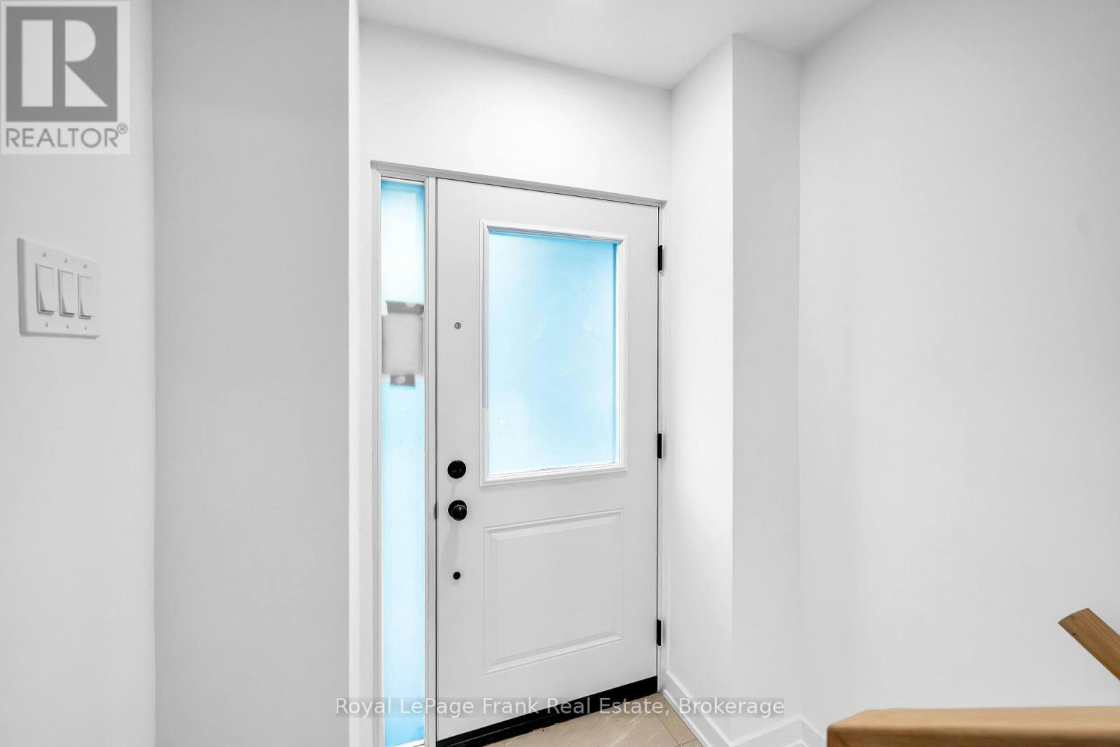 2-200 Railway Engine House Way, Whitby, ON, L1N 0P7 - 3