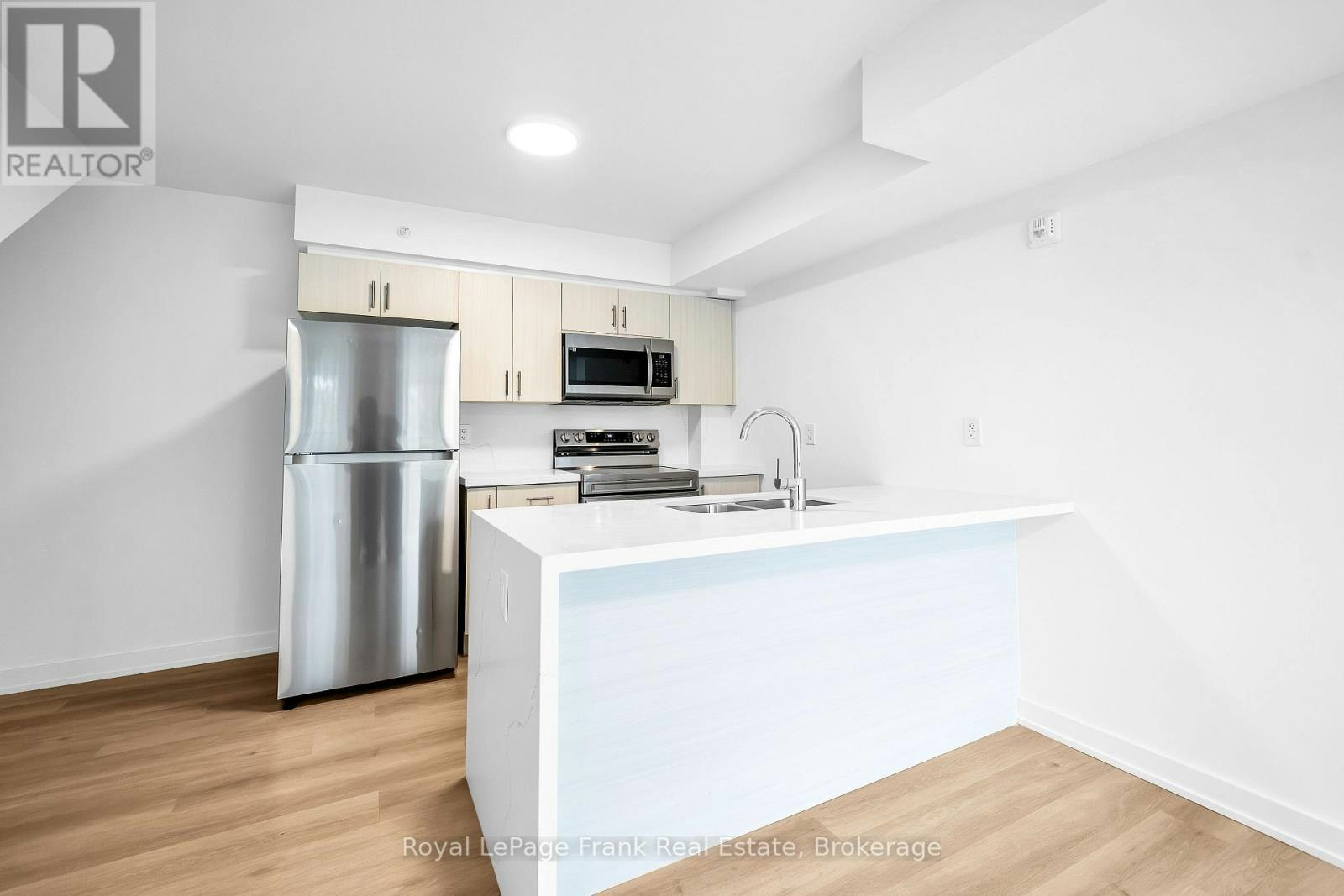 2-200 Railway Engine House Way, Whitby, ON, L1N 0P7 - 7